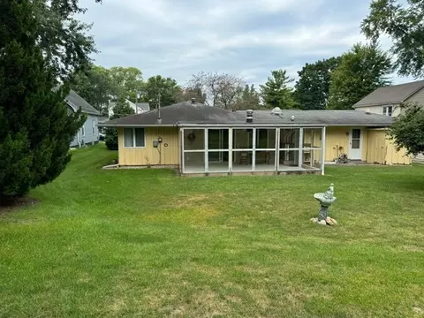 Exterior - 206 S Pine St, Delavan, IL 61734 photo 6 of 9
