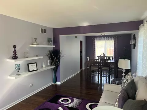 Other - 671 Woodbridge Dr, Elgin, IL 60124 photo 2 of 7