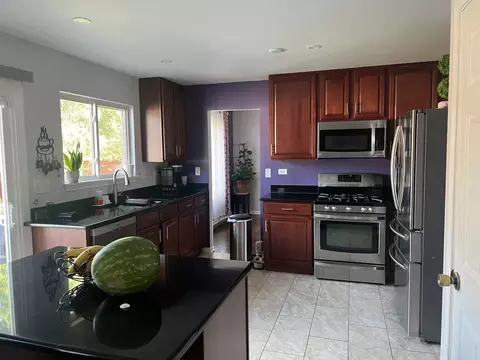 Kitchen - 671 Woodbridge Dr, Elgin, IL 60124 photo 1 of 3