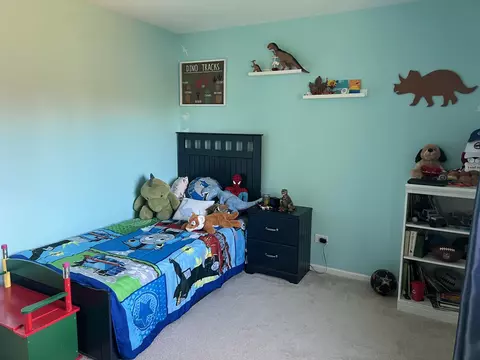 Bedroom - 671 Woodbridge Dr, Elgin, IL 60124 photo 2 of 2