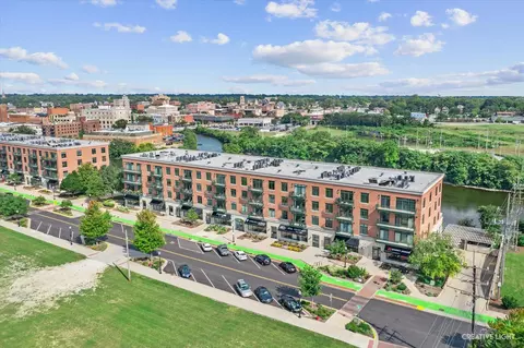 160 S River St #409, Aurora, IL 60506