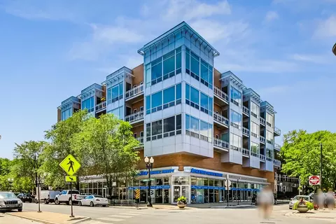 3920 N Sheridan Rd #303, Chicago, IL 60613
