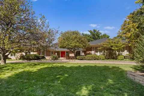 3 Greencroft Dr, Champaign, IL 61821