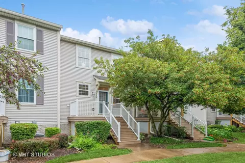 532 Littleton Trl, Elgin, IL 60120