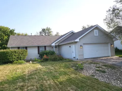 4823 Pine Al Dr, Machesney Park, IL 61115