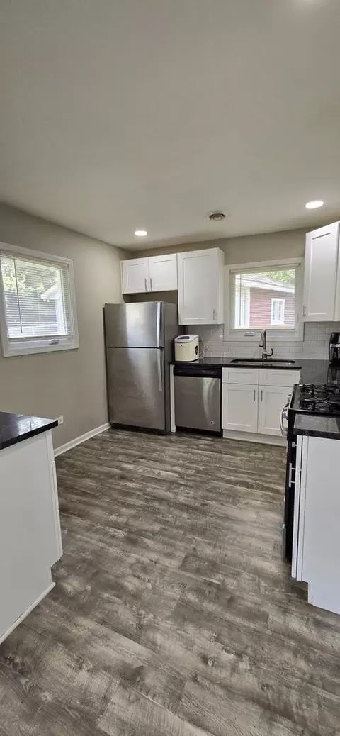 Kitchen - 333 Mohawk St, Park Forest, IL 60466 photo 4 of 4