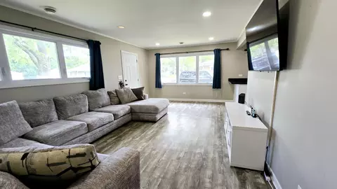 Living - 333 Mohawk St, Park Forest, IL 60466 photo 3 of 3