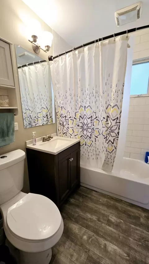 Bath - 333 Mohawk St, Park Forest, IL 60466 photo 1 of 1