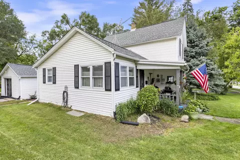 624 S State St, Marengo, IL 60152