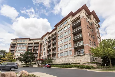 40 Prairie Park Dr #602, Wheeling, IL 60090