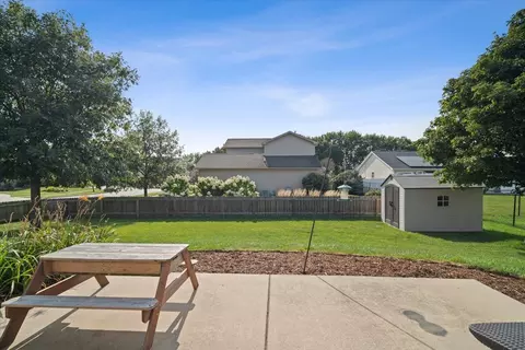 Exterior - 2909 Red Oak Rd, Bloomington, IL 61704 photo 4 of 5