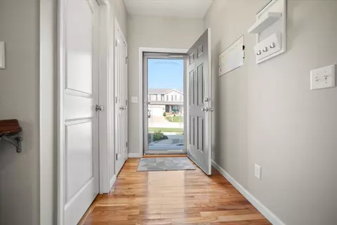 Entry Way - 2909 Red Oak Rd, Bloomington, IL 61704 photo 1 of 2