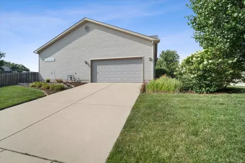 Exterior - 2909 Red Oak Rd, Bloomington, IL 61704 photo 5 of 5