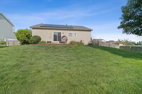 Exterior - 2909 Red Oak Rd, Bloomington, IL 61704 photo 3 of 5