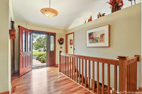 Entry Way - 2 Overbrook Rd, South Barrington, IL 60010 photo 1 of 2