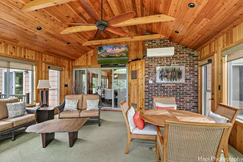 Exterior - 2 Overbrook Rd, South Barrington, IL 60010 photo 5 of 9