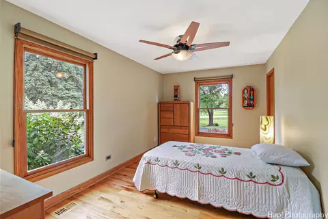 Bedroom - 2 Overbrook Rd, South Barrington, IL 60010 photo 3 of 4