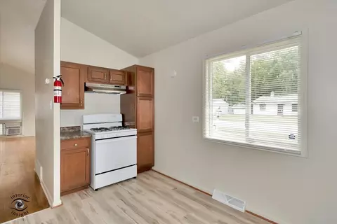 Kitchen - 3317 Roesner Dr, Markham, IL 60428 photo 2 of 2