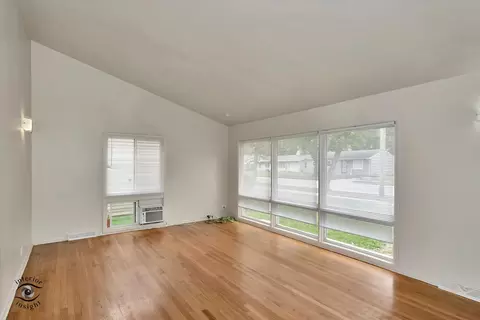 Living - 3317 Roesner Dr, Markham, IL 60428 photo 2 of 6