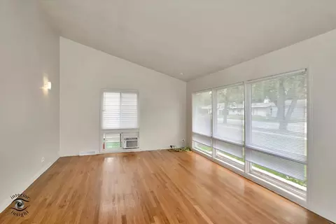 Living - 3317 Roesner Dr, Markham, IL 60428 photo 5 of 6