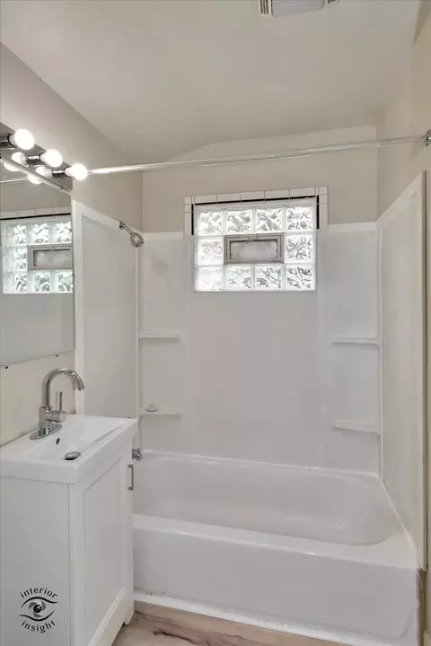 Bath - 3317 Roesner Dr, Markham, IL 60428 photo 1 of 2