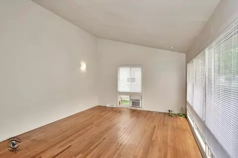 Living - 3317 Roesner Dr, Markham, IL 60428 photo 4 of 6