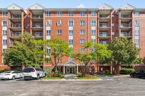 190 N Milwaukee Ave #701, Wheeling, IL 60090