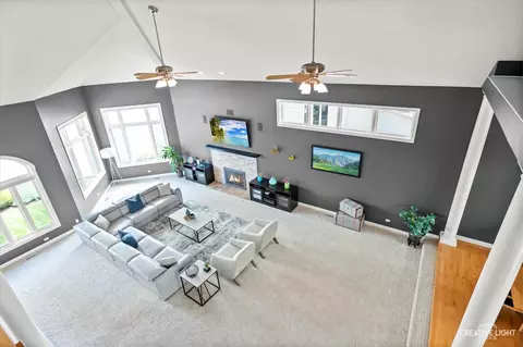 Living - 13229 Lakeshore Dr, Plainfield, IL 60585 photo 3 of 4