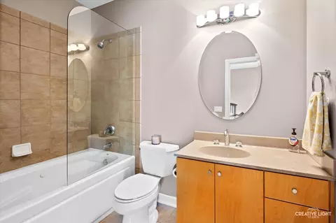 Bath - 13229 Lakeshore Dr, Plainfield, IL 60585 photo 7 of 8