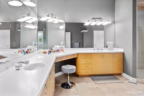 Bath - 13229 Lakeshore Dr, Plainfield, IL 60585 photo 3 of 8