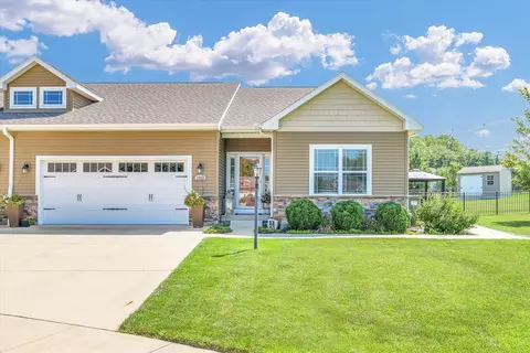 1813 Lake Ridge Ct, Mahomet, IL 61853