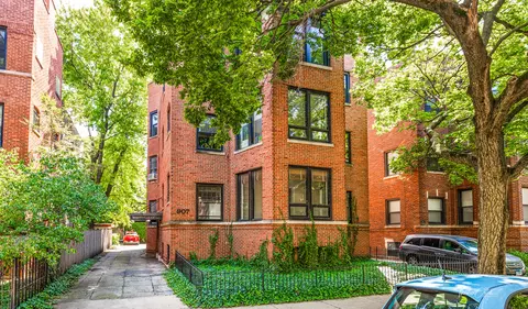 907 W Ainslie St #1, Chicago, IL 60640