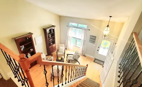 Entry Way - 1170 Downing Dr, Hoffman Estates, IL 60192 photo 2 of 2