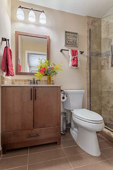 Bath - 1170 Downing Dr, Hoffman Estates, IL 60192 photo 1 of 4