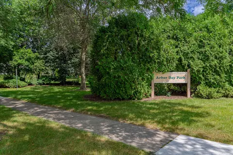 Exterior - 1170 Downing Dr, Hoffman Estates, IL 60192 photo 6 of 9
