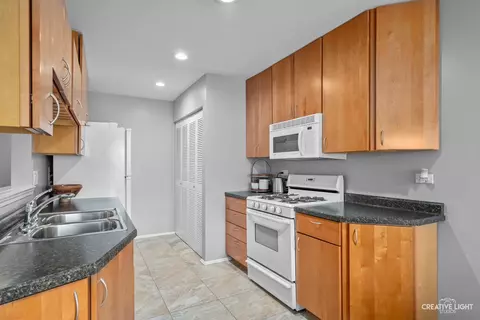1668 Williamsburg Ct #A, Wheaton, IL 60189 photo 9