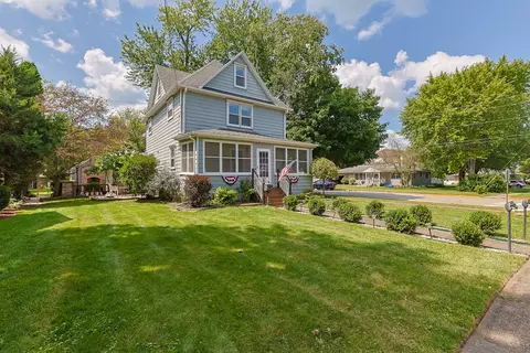 133 State St, Genoa, IL 60135