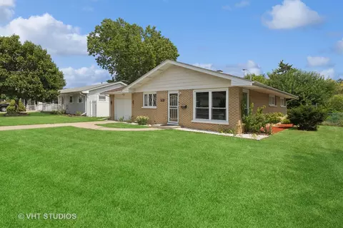 Exterior - 829 Sheldon Ave, Aurora, IL 60506 photo 2 of 5