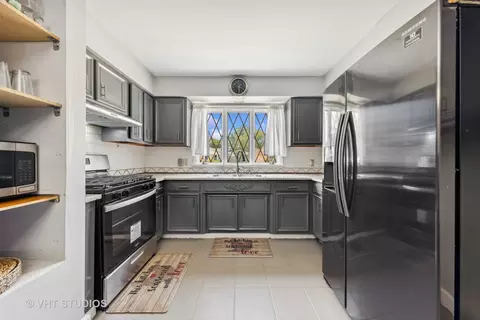 Kitchen - 829 Sheldon Ave, Aurora, IL 60506 photo 1 of 2