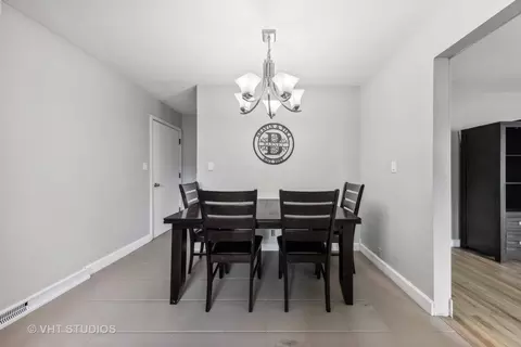 Dining - 829 Sheldon Ave, Aurora, IL 60506 photo 1 of 1