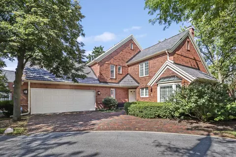 21 Regent Wood Rd, Northfield, IL 60093