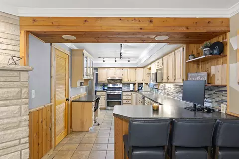Kitchen - 2567 E Riverview Dr, Kankakee, IL 60901 photo 1 of 4