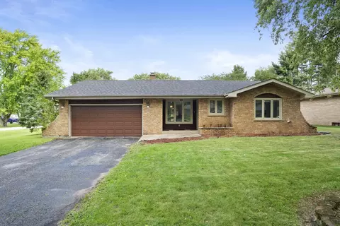 2567 E Riverview Dr, Kankakee, IL 60901