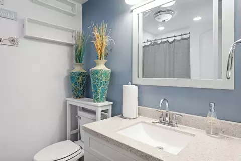 Bath - 2567 E Riverview Dr, Kankakee, IL 60901 photo 2 of 2