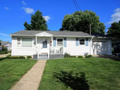 213 N Sycamore St, Franklin Grove, IL 61031