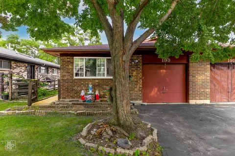193 Paramount Dr, Wood Dale, IL 60191