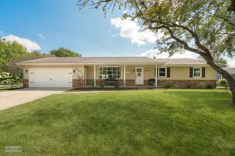 25333 W Willow Dr, Plainfield, IL 60544