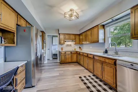 Kitchen - 25333 W Willow Dr, Plainfield, IL 60544 photo 2 of 4