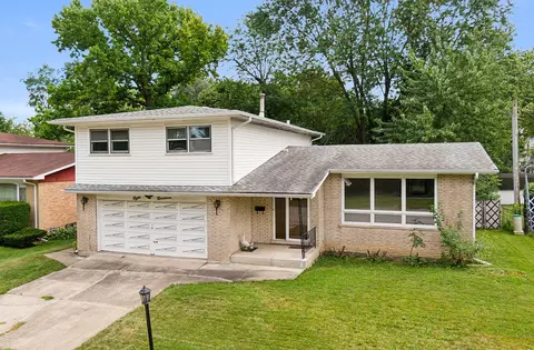 819 Riverview Dr, South Holland, IL 60473