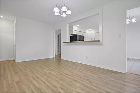 491 Konen Ave, Aurora, IL 60505 photo 4